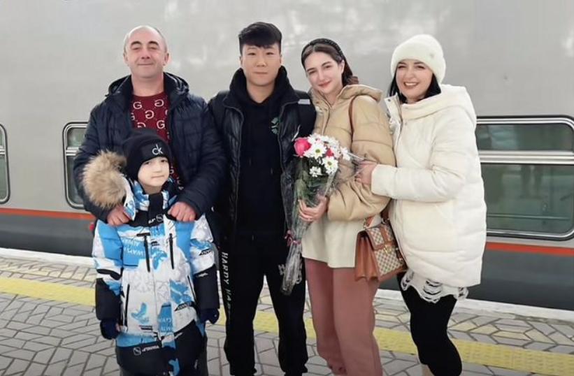 19年天津小伙踢场足球，换来个乌克兰美女硕士做老婆，如今咋样