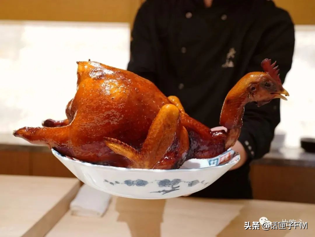 人均2200元吃皮蛋、鸡皮、青菜,这样的餐厅是“斩冲头”吗?市场监管回应了