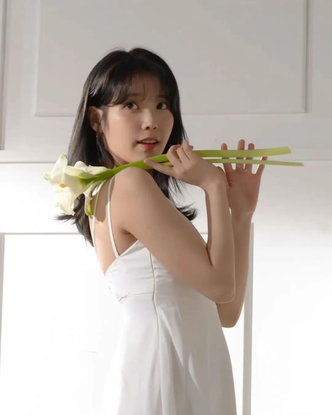 顶级小白花的清纯美，李知恩居家男友视角，白皙软糯的奶团子