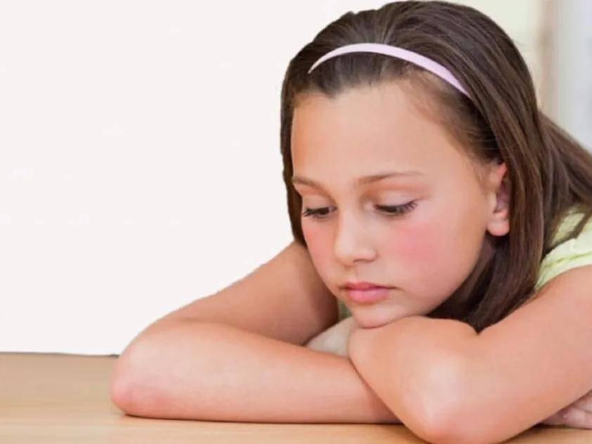 女孩初次来“例假”时，妈妈要告诉她这3件事，孩子或会感谢你！