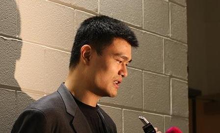 篮球巨星姚明现在的年龄有多大了,姚明为什么退役六年才入选名人堂