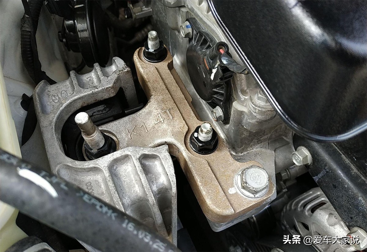 怠速发动机转速时高时低怎么回事,发动机怠速机油压力低怎么解决