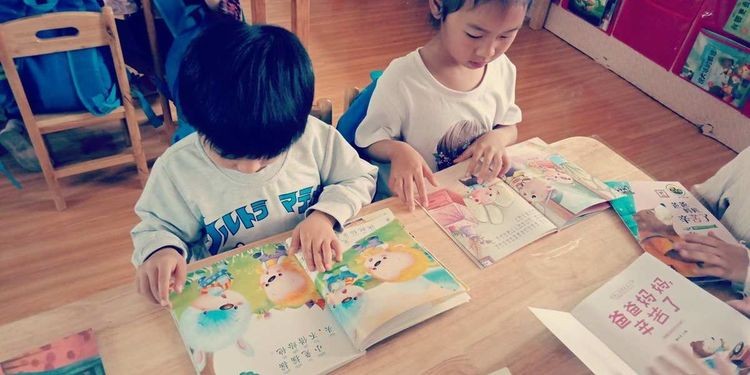 宝宝几岁开始学背诗,幼儿园提前背古诗