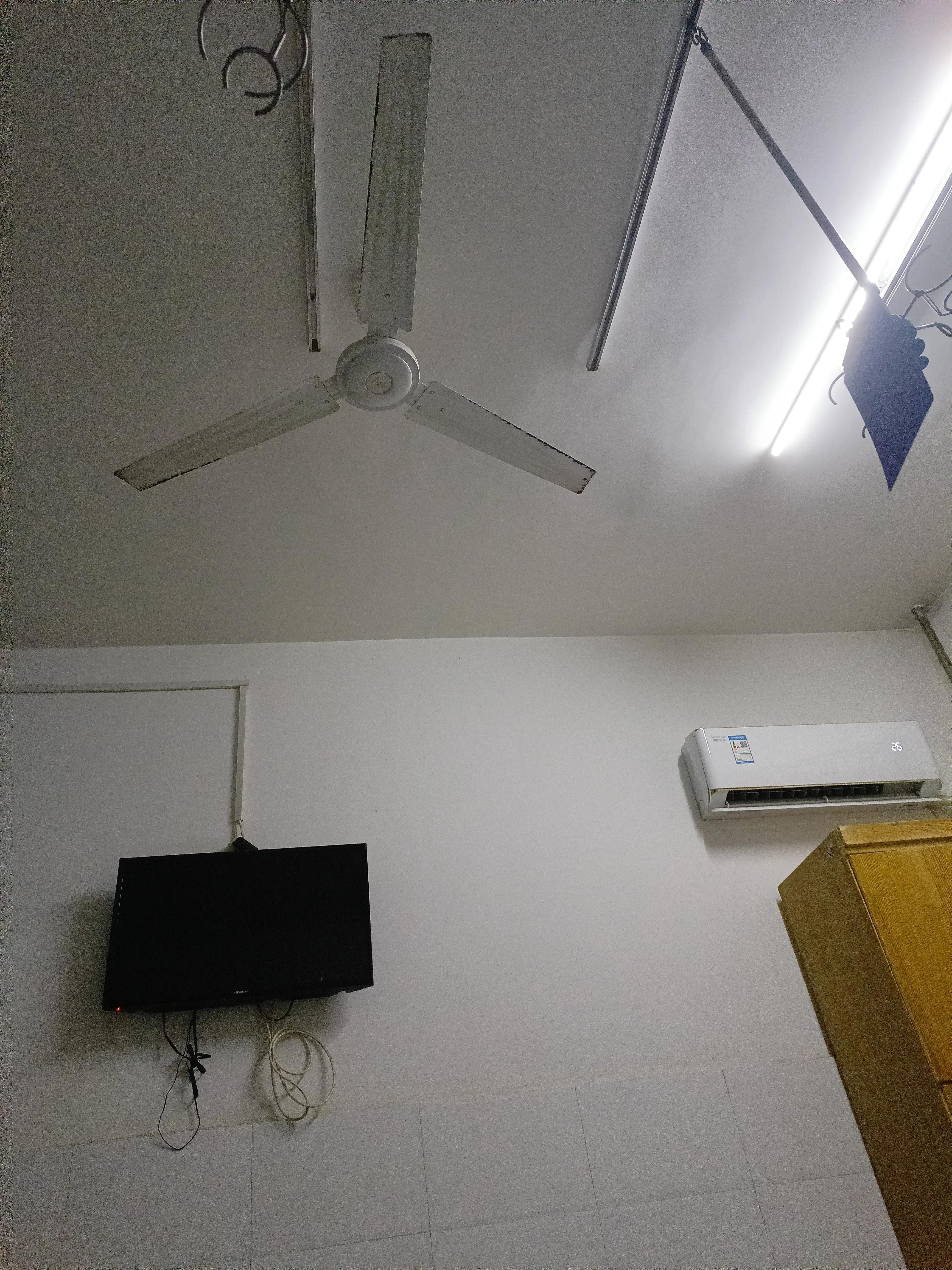 1岁宝宝发烧寒颤可是只有38度,孩子发烧手脚冰凉寒颤怎么办