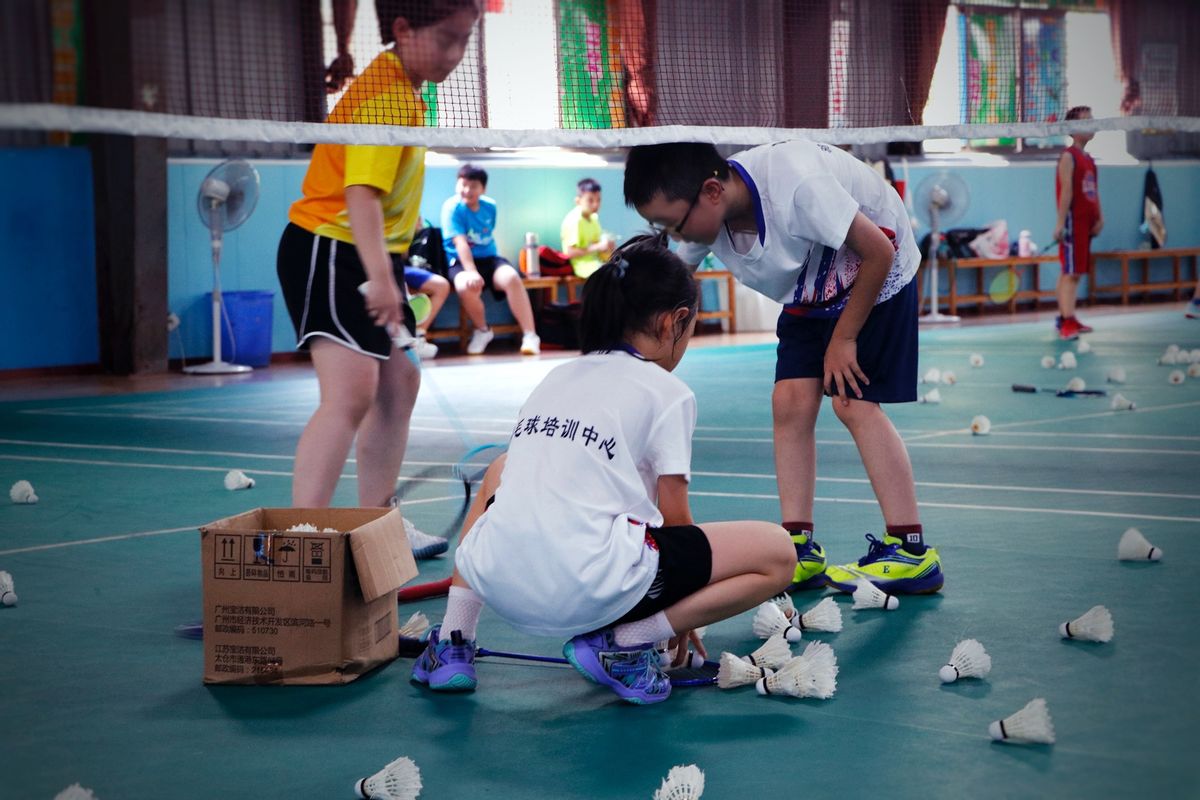 十大品牌鸿星尔克运动鞋排名,李宁安踏匹克特步361鸿星尔克