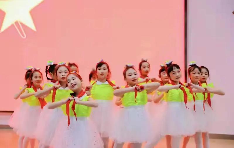 开学啦听听新生的感受,开学了看一下宿舍的环境