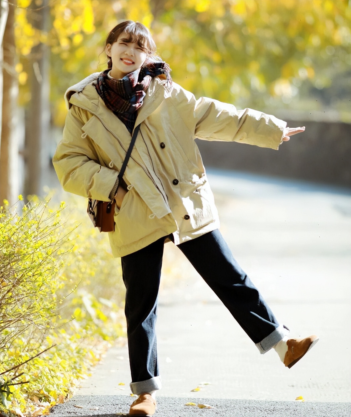 小个子必看的羽绒服穿搭技巧,小个子如何选羽绒服长度显高