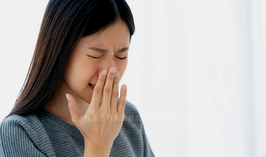 美女主持人有搞定腰疼的黑科技,经常腰疼的你肯定会感兴趣