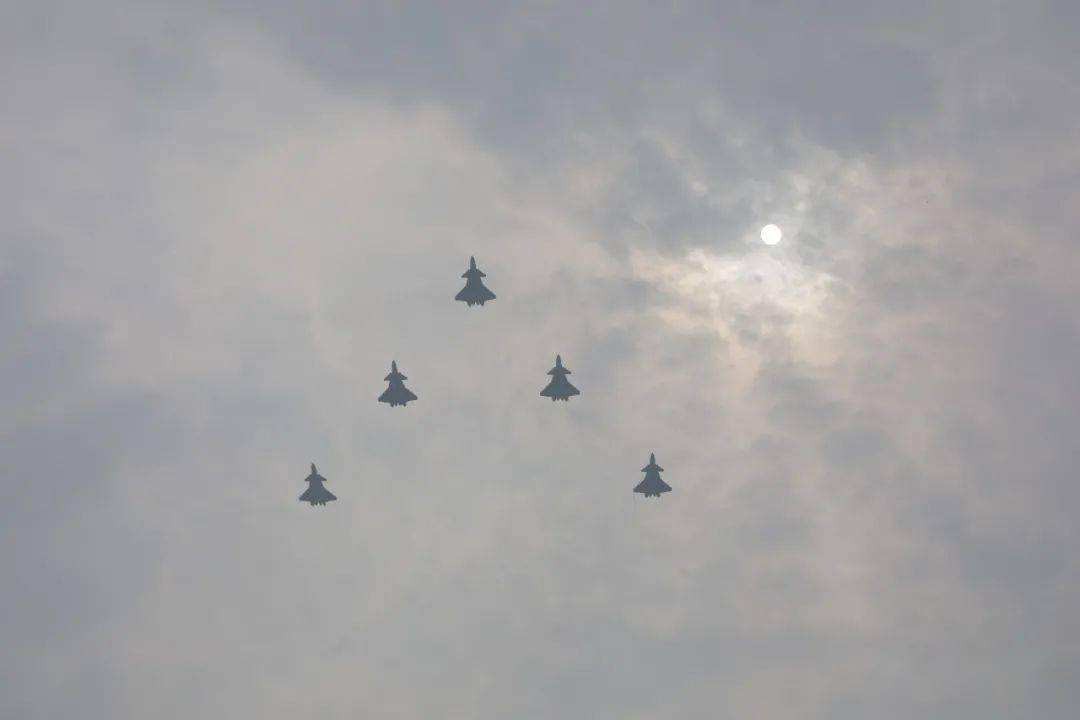 台湾f16v对比歼20,歼20能压制歼16v吗