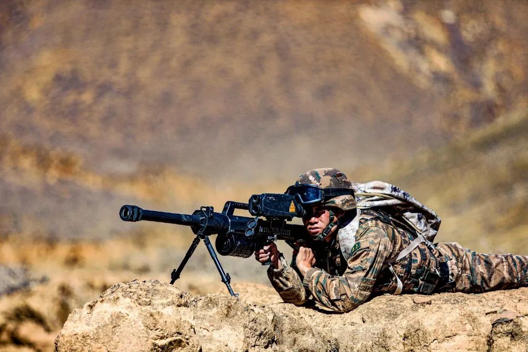 向日夜坚守边关的人民子弟兵致敬,春节向坚守岗位的人民子弟兵致敬