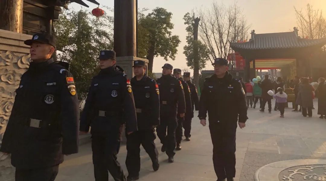 璀﹀療涓轰綘骞冲畨鍥㈠渾淇濋┚鎶よ埅,璀﹀療鍥炲鍧氬畧宀椾綅瀹堟姢涓囧鍥㈠渾