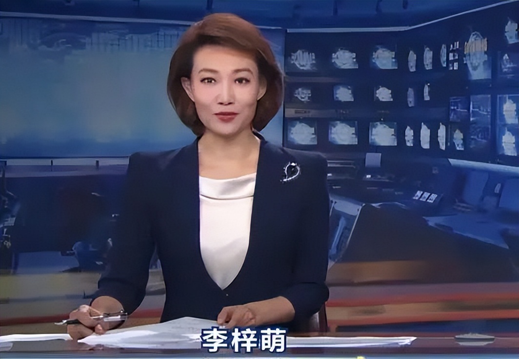 “*款贷**上班”20年，44岁仍单身，低头念稿又嘴瓢的她却收获全网好评