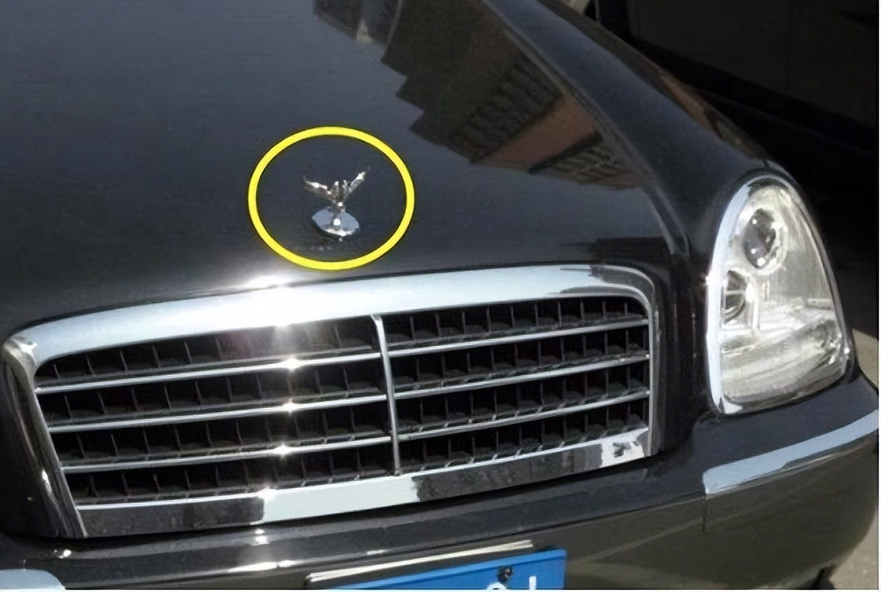 朝鲜街头旧汽车,朝鲜汽车改标志