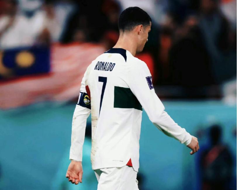 世界杯落寞背影卡塔尔,世界杯落寞背影大力神杯