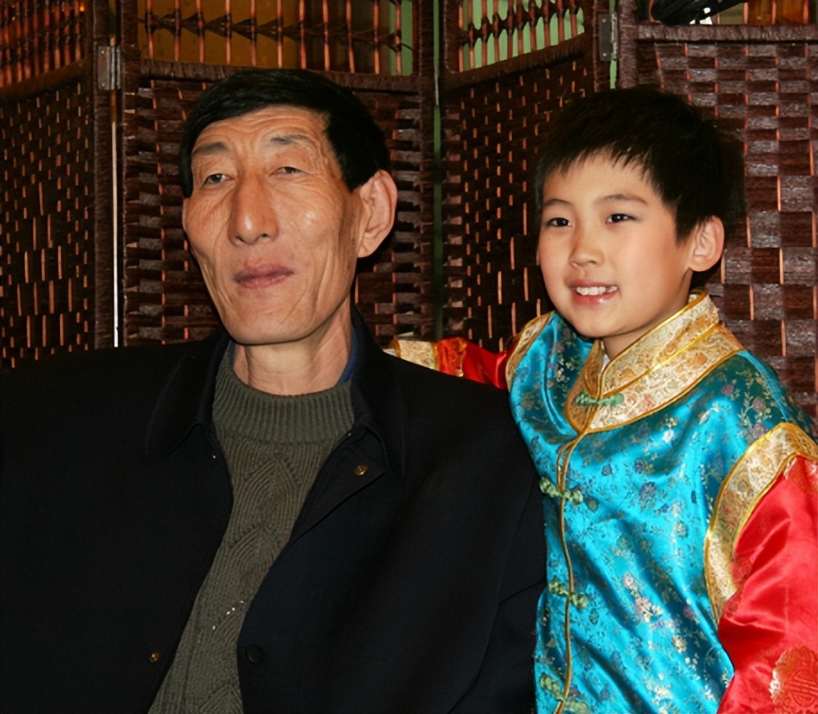 中国第一巨人鲍喜顺不听大夫劝告,中国第二巨人鲍喜顺身高