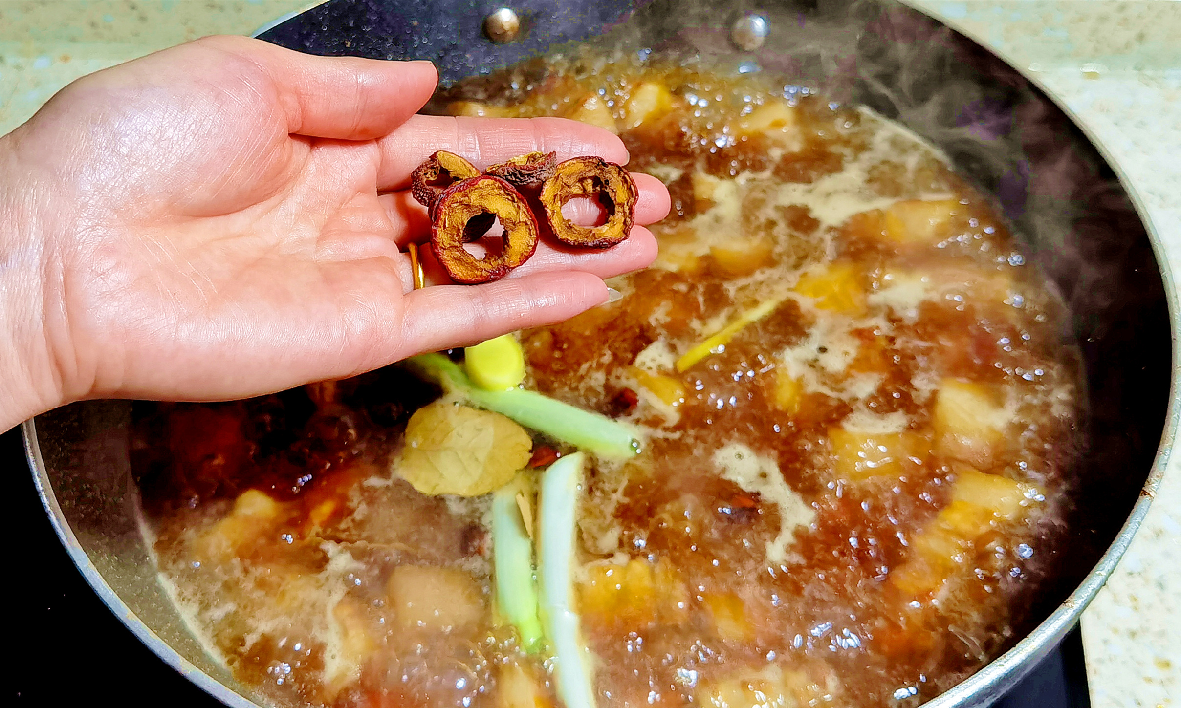 不管炖什么肉只要多加这三样东西,土豆炖牛腩怎么才能炖得软烂入味