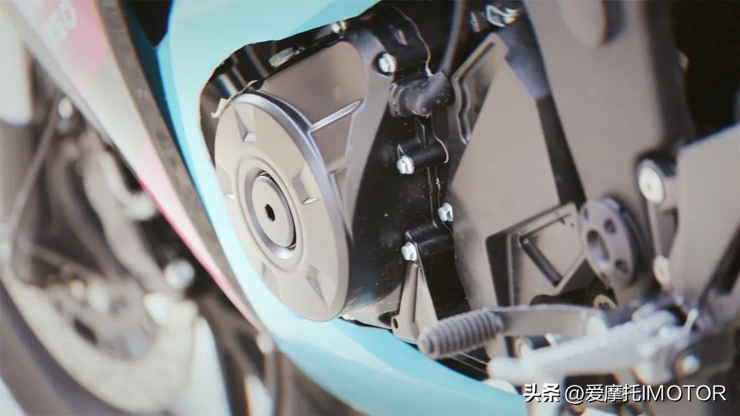 金城枭250对比春风250,2万内亲民双缸仿跑金城枭250评测