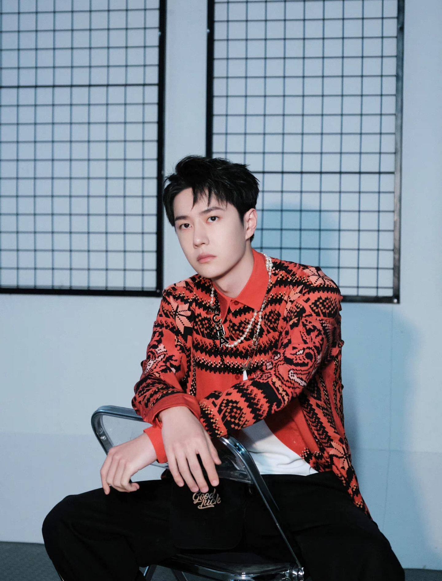 娱乐圈曝出大瓜，王一博与顶流女星关系暧昧，女方年纪大会照顾人