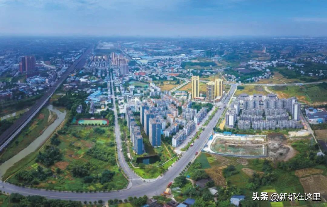 非凡十年路再启新征程,非凡十年铸辉煌踔厉奋发谱新篇