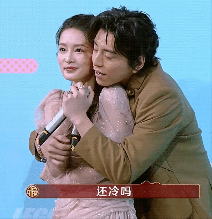 摸腿、陪酒、绝育、自杀，娱乐圈的*规则潜**，“毁”了多少女孩？