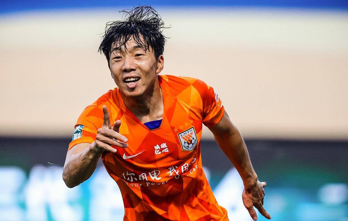 足坛历史最佳阵容11人排名,中国现役足坛最强11人阵容