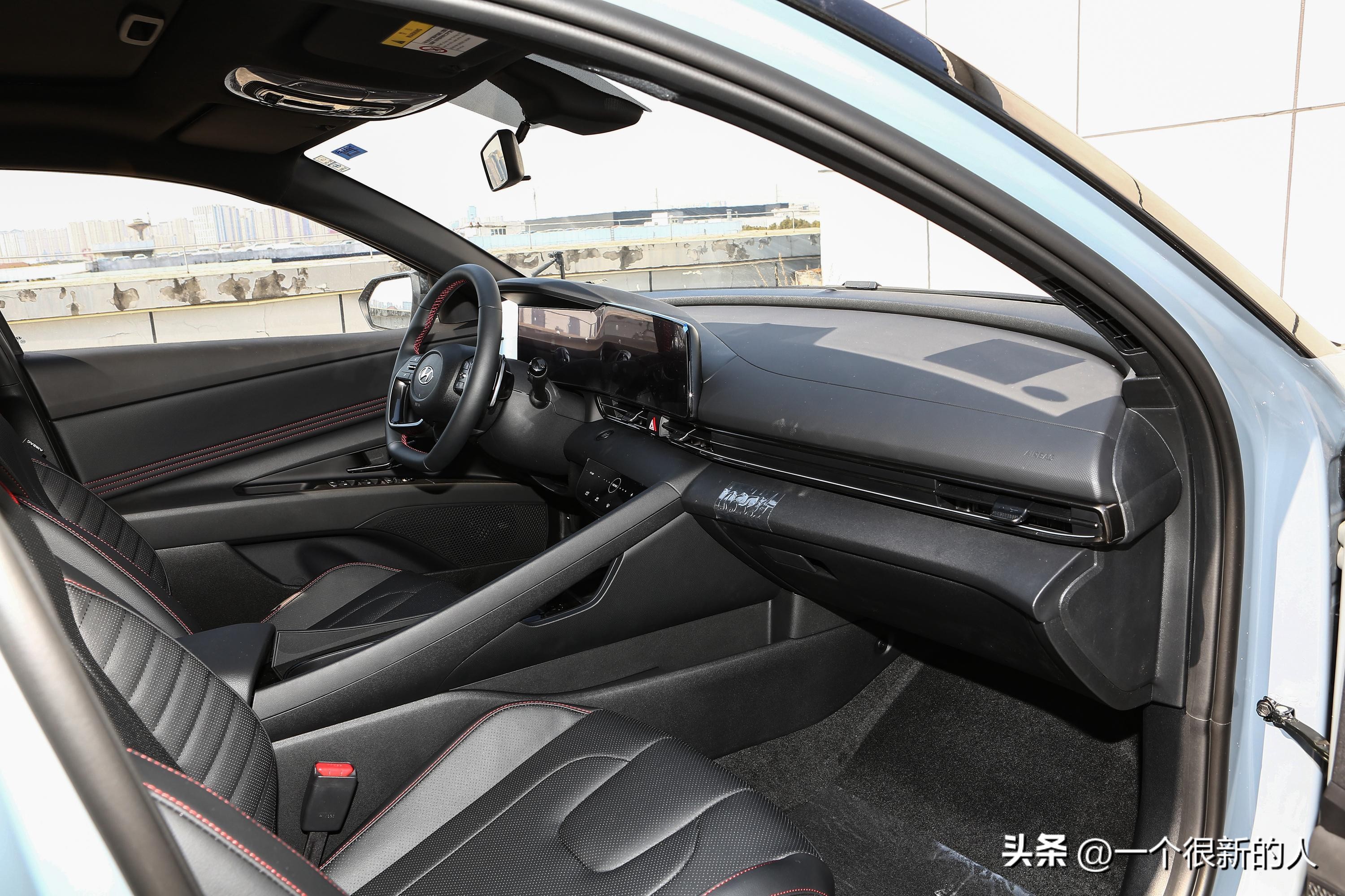 第7代伊兰特最新款有几种配置,12万左右买什么车第七代伊兰特