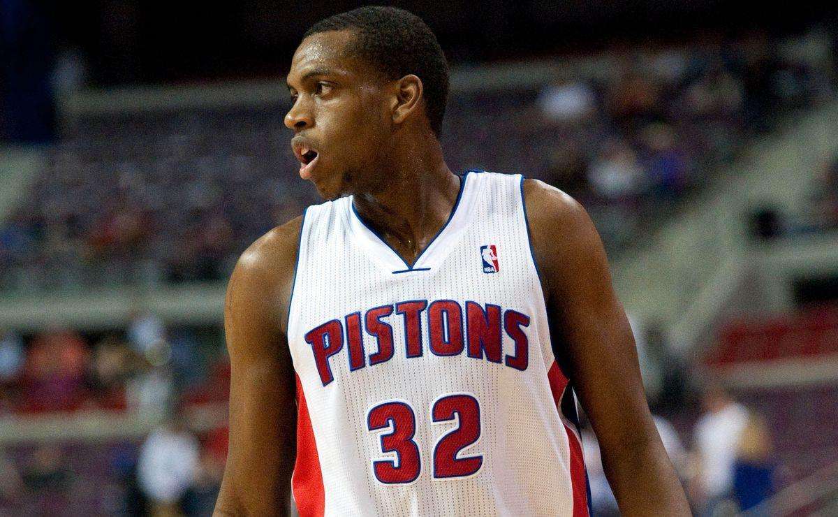 字母哥和米德尔顿谁对雄鹿作用大,字母哥补强雄鹿