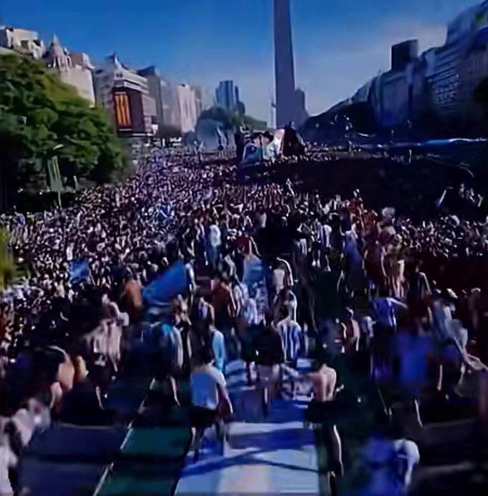 足球渐渐融入了我的生活,我眼中的足球绘画