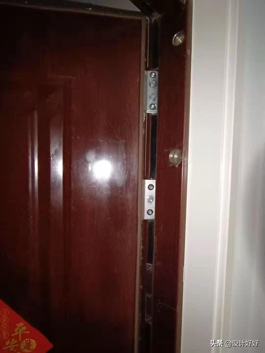 防盗门如何调门框和门的缝隙