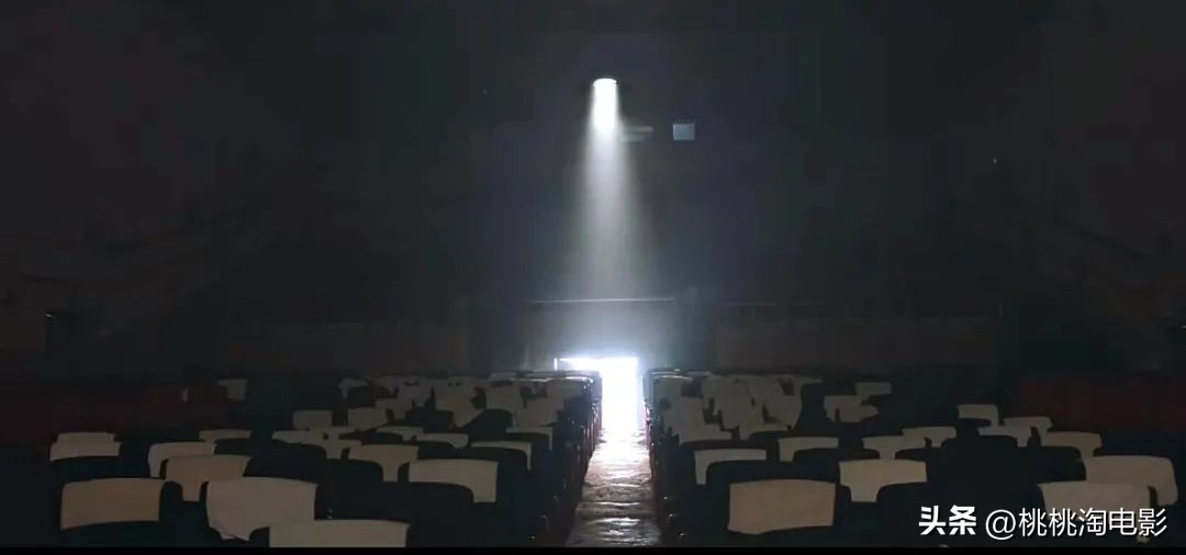 很感动，因为她一直还在坚持