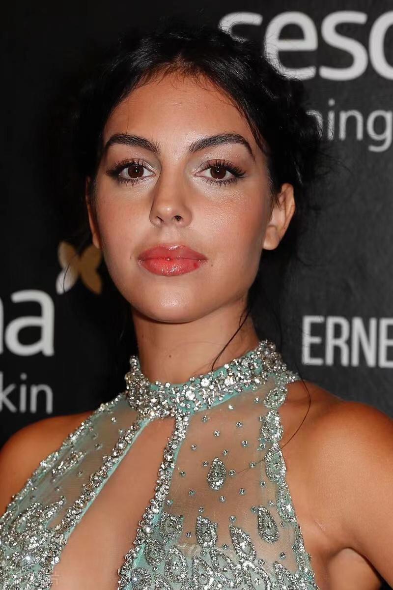 乔治娜有多漂亮,乔治娜内心强大