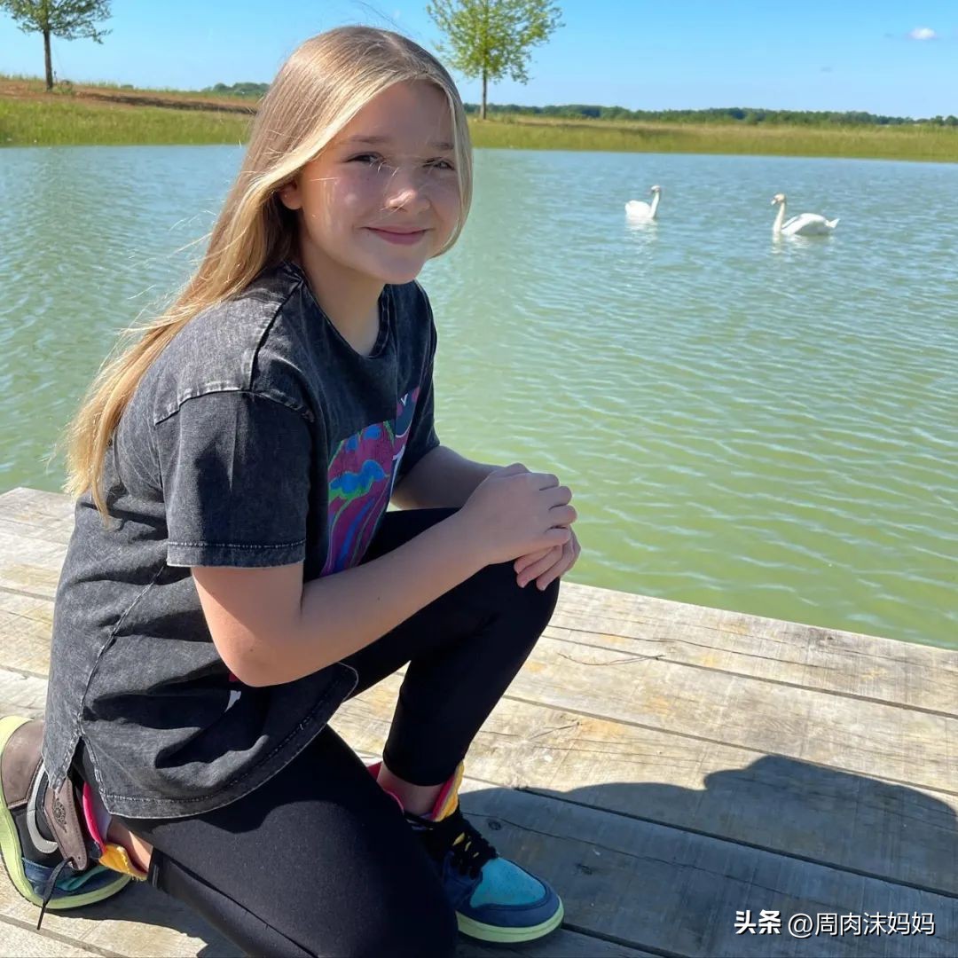 贝克汉姆和八岁女儿,贝克汉姆女儿小时候不走路