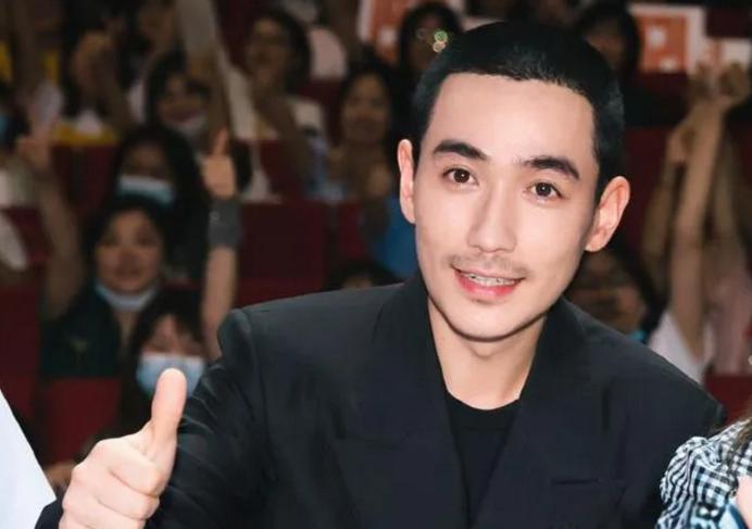 35岁朱一龙获金鸡影帝惹争议,朱一龙从影12载首次获35届金鸡