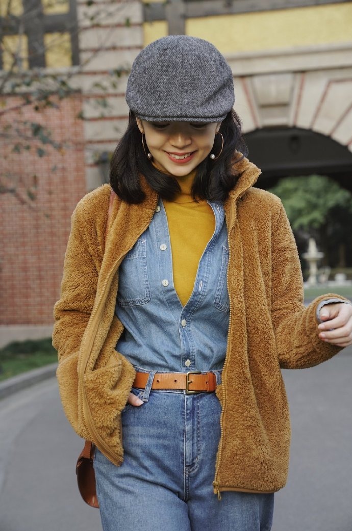 怎么穿出冬天的感觉,冬季白色羊羔绒外套的正确搭配