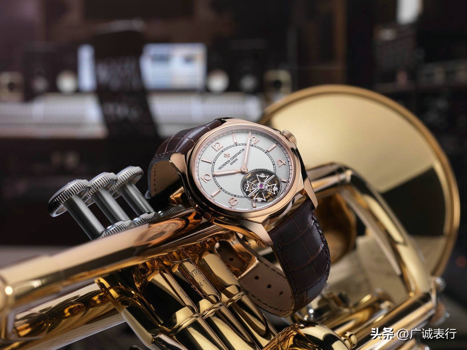 钛合金腕表和精钢腕表的区别,普通腕表和顶级腕表的区别