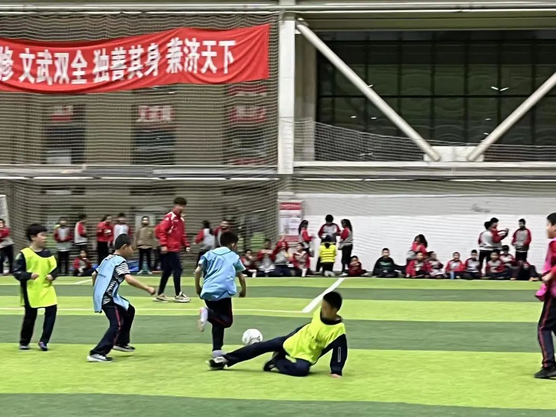 驰骋绿茵球场圆中国足球梦,包头铁路实验小学校长杯足球联赛