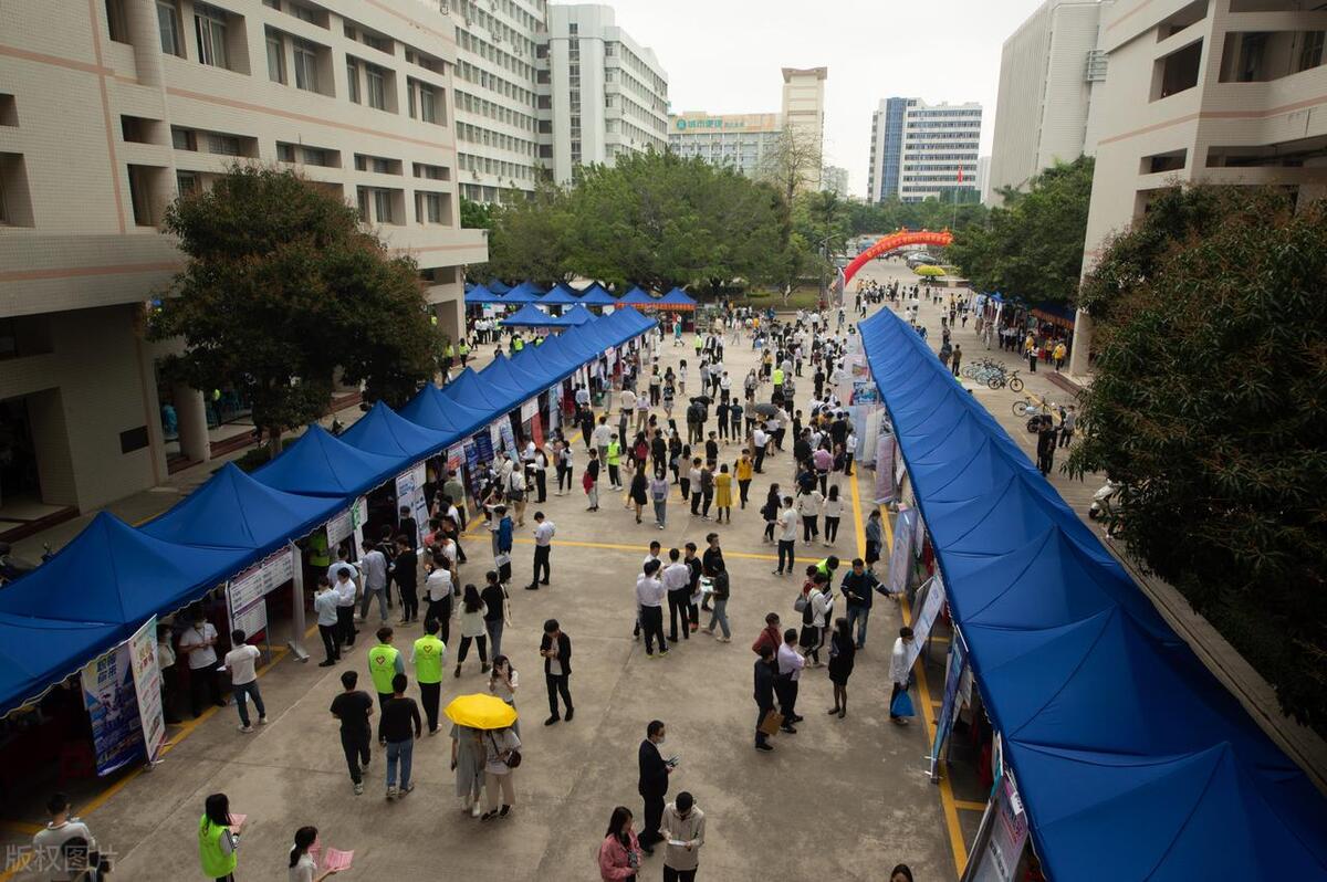 大学生出来做兼职合法吗,大学生去摆摊丢人吗