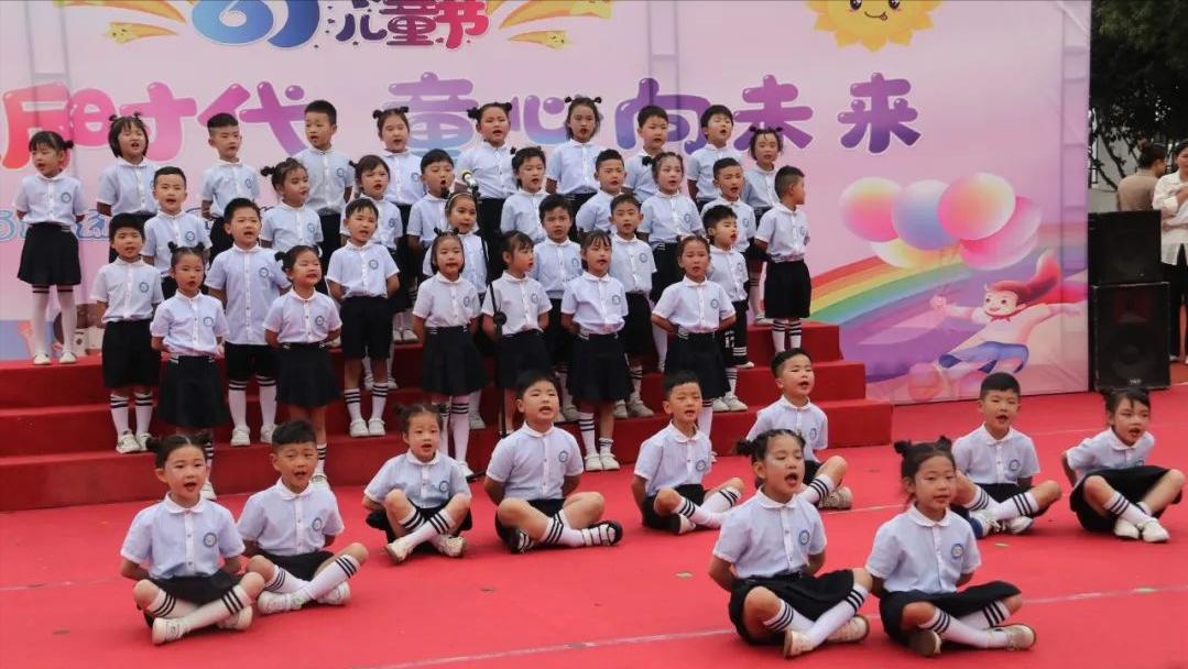幼儿园庆六一活动报道,花开新时代童心向未来朗诵视频