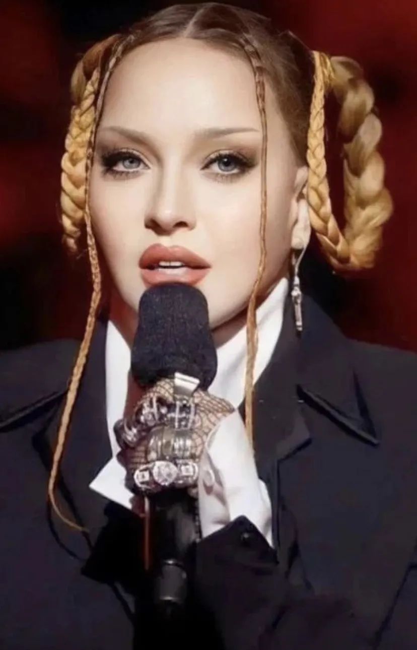 麦当娜三十岁造型,麦当娜格莱美造型