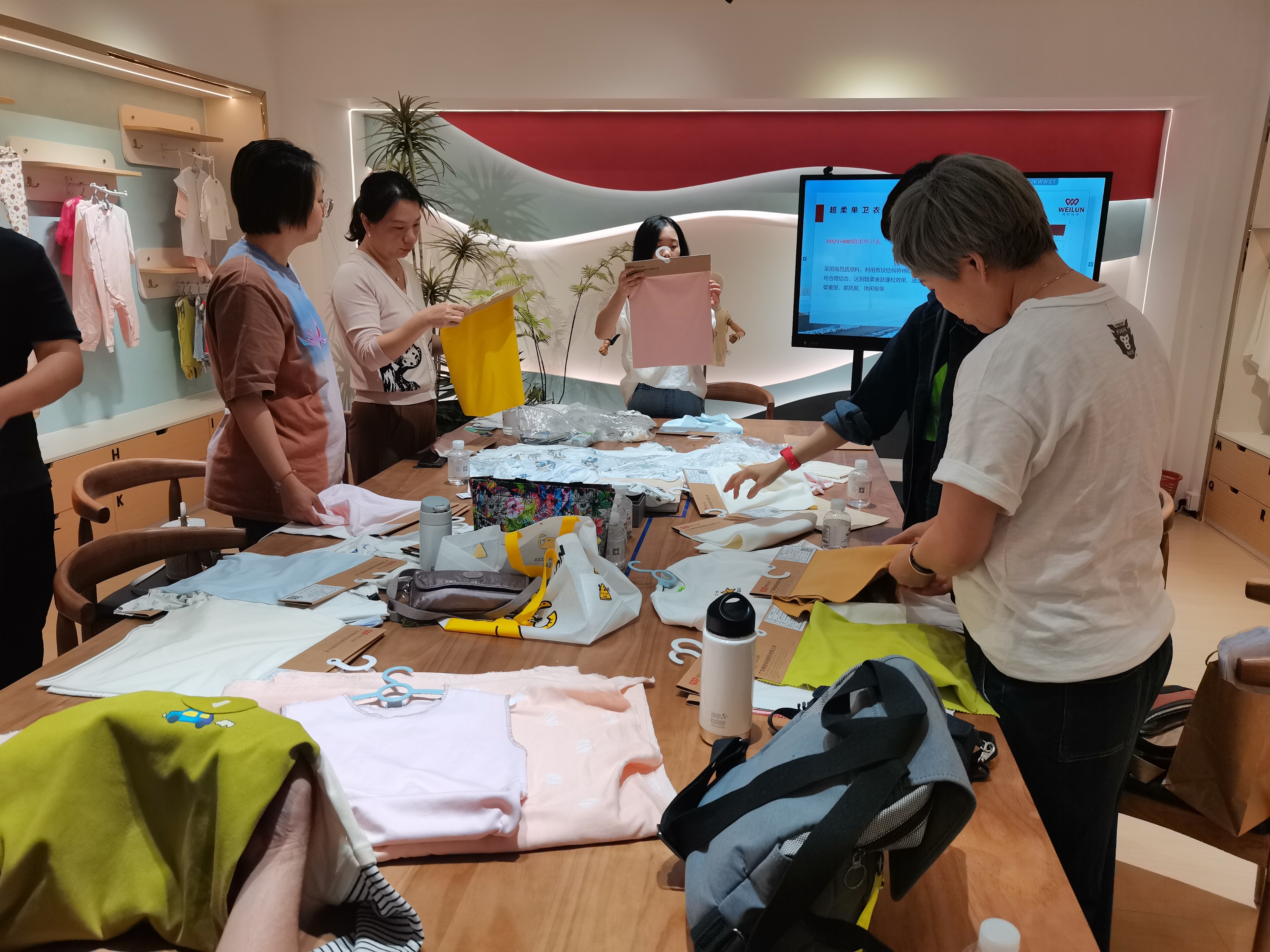 英氏组团到访参观伟纶科技有限公司