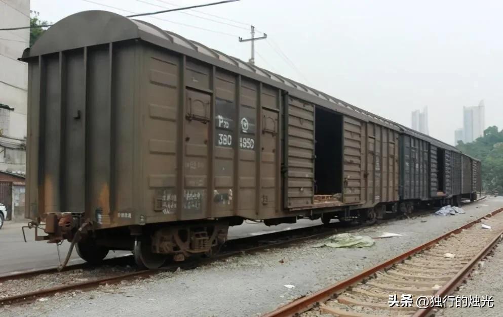 16岁的高中生，用极其恶毒的手段，治愈自己扭曲变态的童年