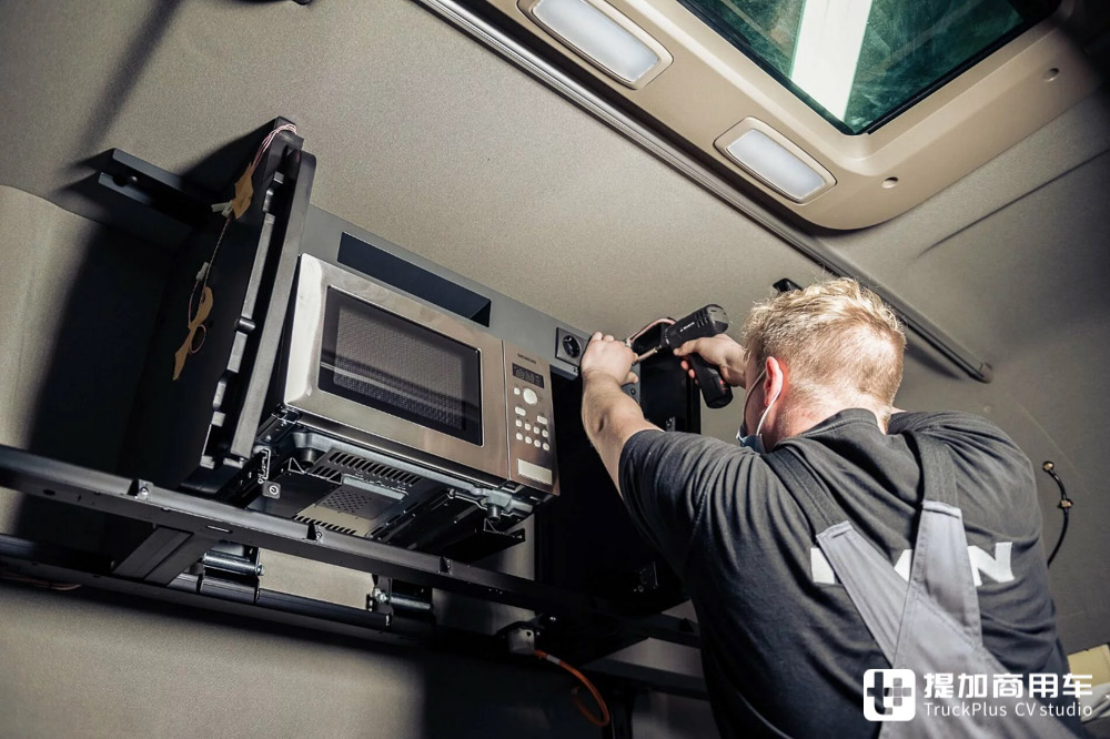 德国曼恩重卡改装,德国曼恩牵引车改房车