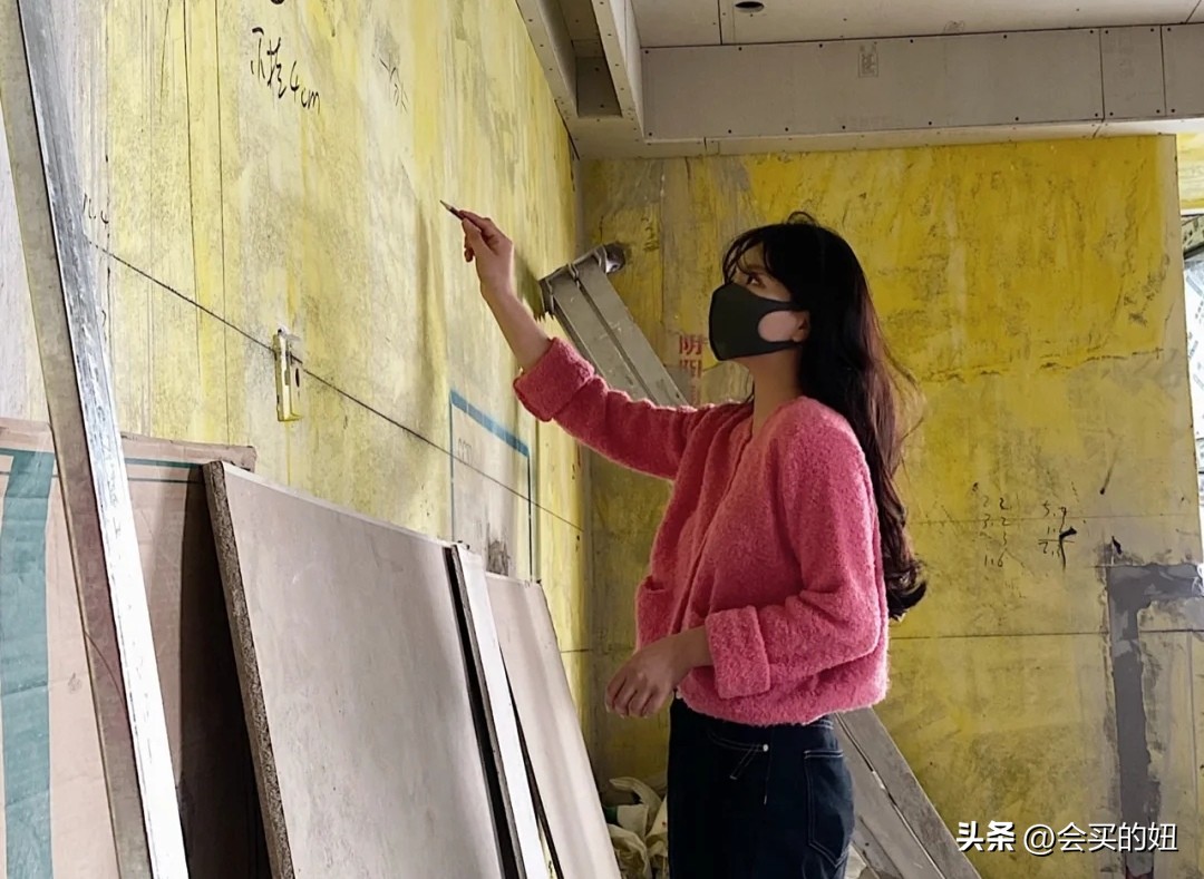 刮腻子怎么避免刷到玻璃上,刮腻子遇到坑怎么办