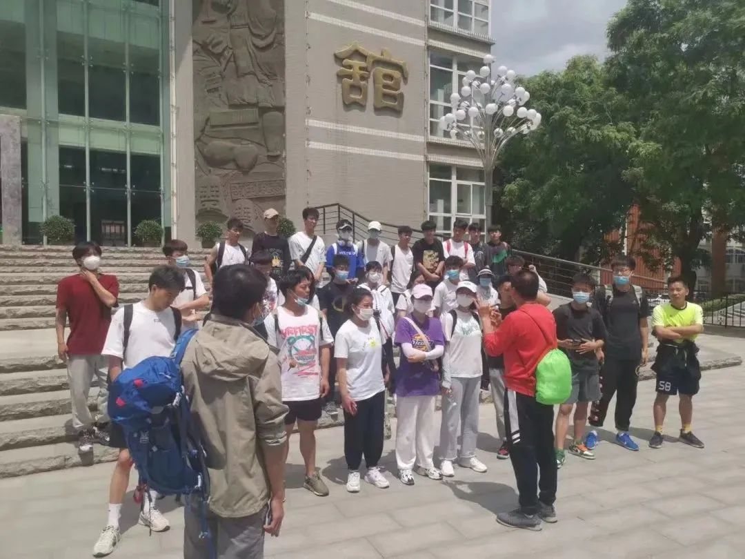 西安翻译学院选课推荐,西安翻译学院学生上课