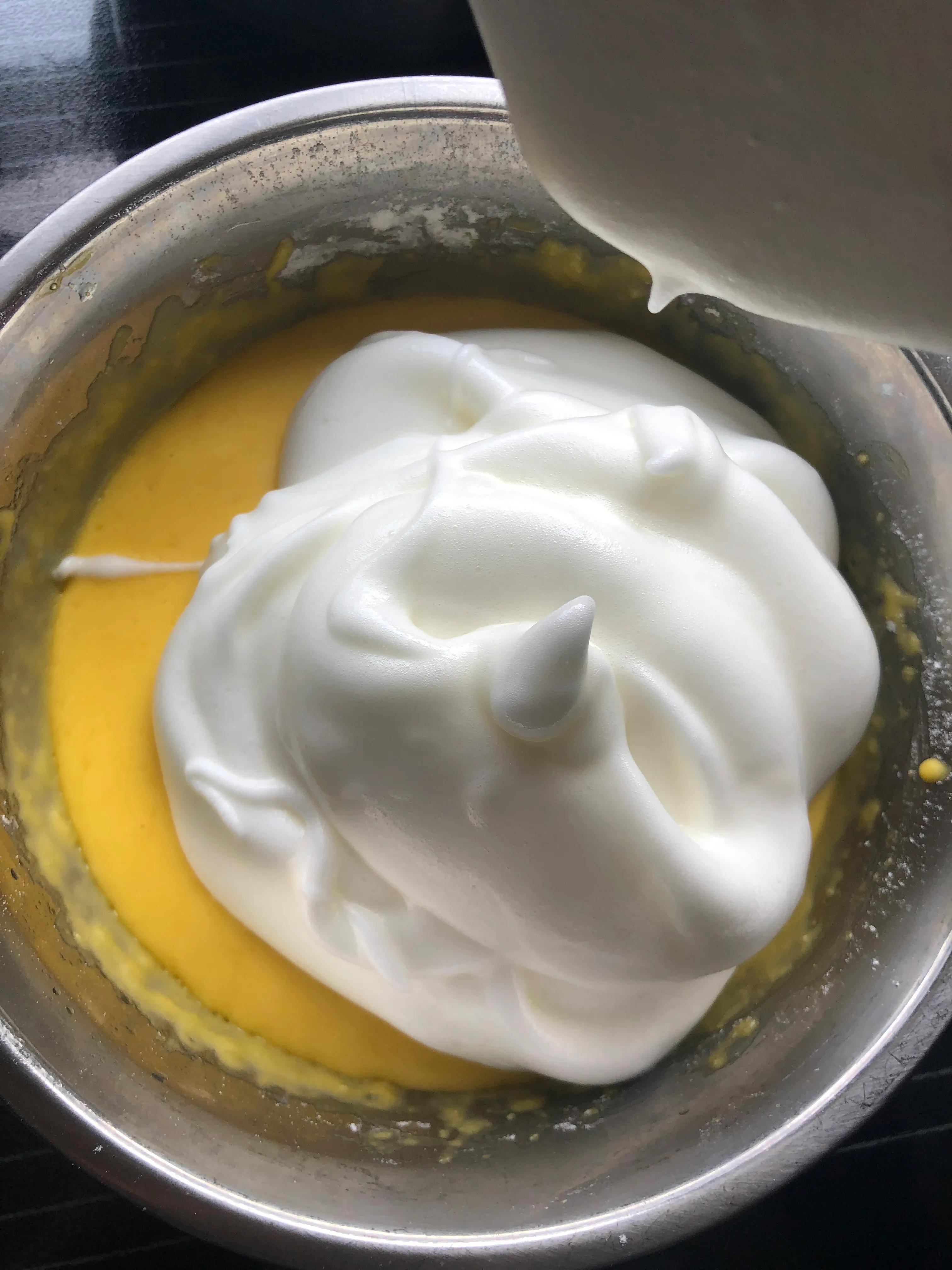 无烤箱无打蛋器最简单蛋糕,戚风蛋糕需要什么样打蛋器