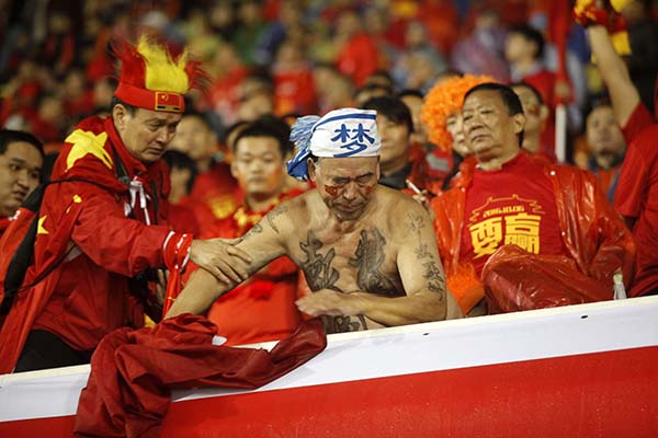 足坛爆料：某足球俱乐部前董事长董文胜受贿，牵出国足输越南原因