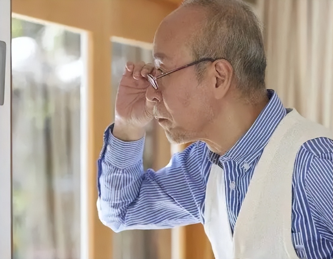 老人眼花的原因及调理方法,中老年眼花怎么治