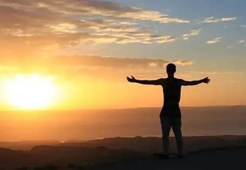 男人最低谷的时候怎么翻身,男人想要翻身必须记住以下九点