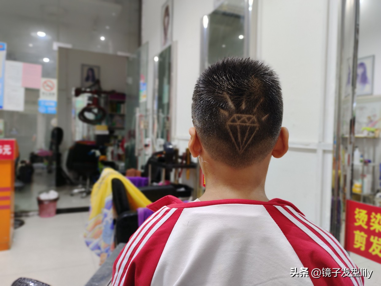 新帅气小男孩发型14款,两边剃光的最帅气小男孩发型