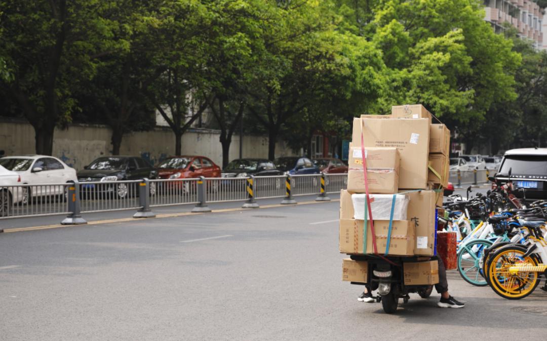 如何抬头看路,低头拉车抬头看路配图